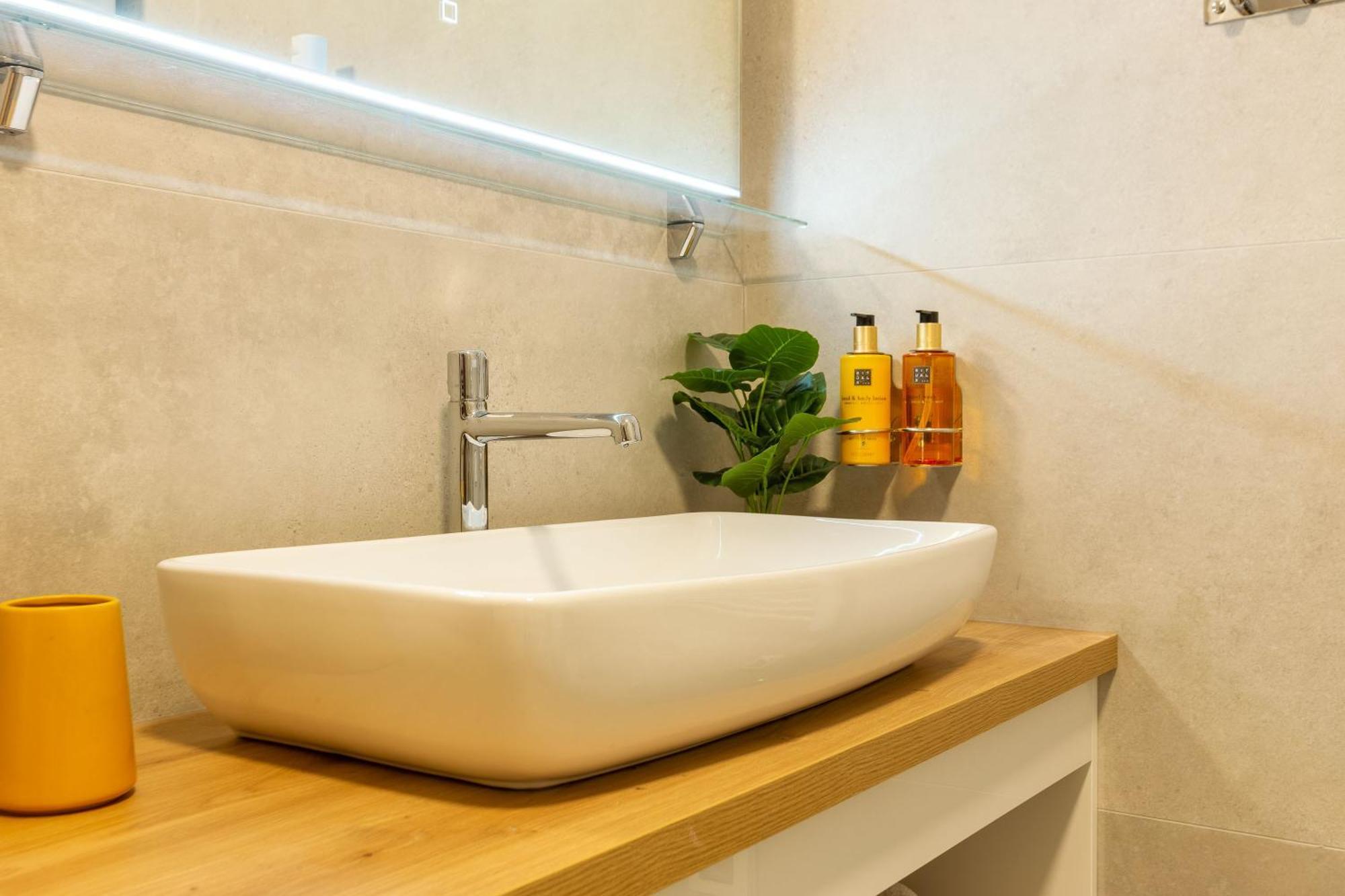 2M Exclusive Rooms ซาดาร์ ภายนอก รูปภาพ